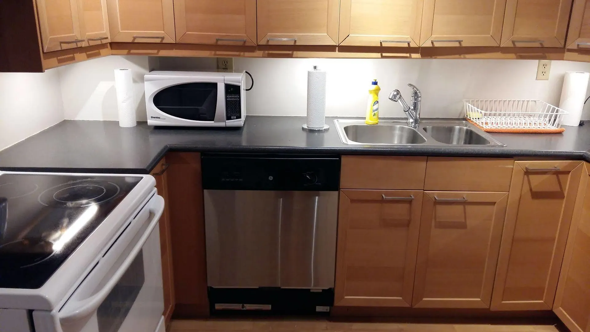 Toronto Furnished Living- Pembroke Apartment